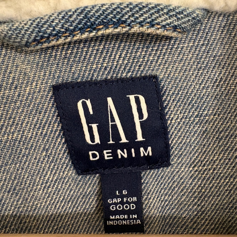 GAP Denim Jacket with Sherpa Lining - Picture 3 of 4